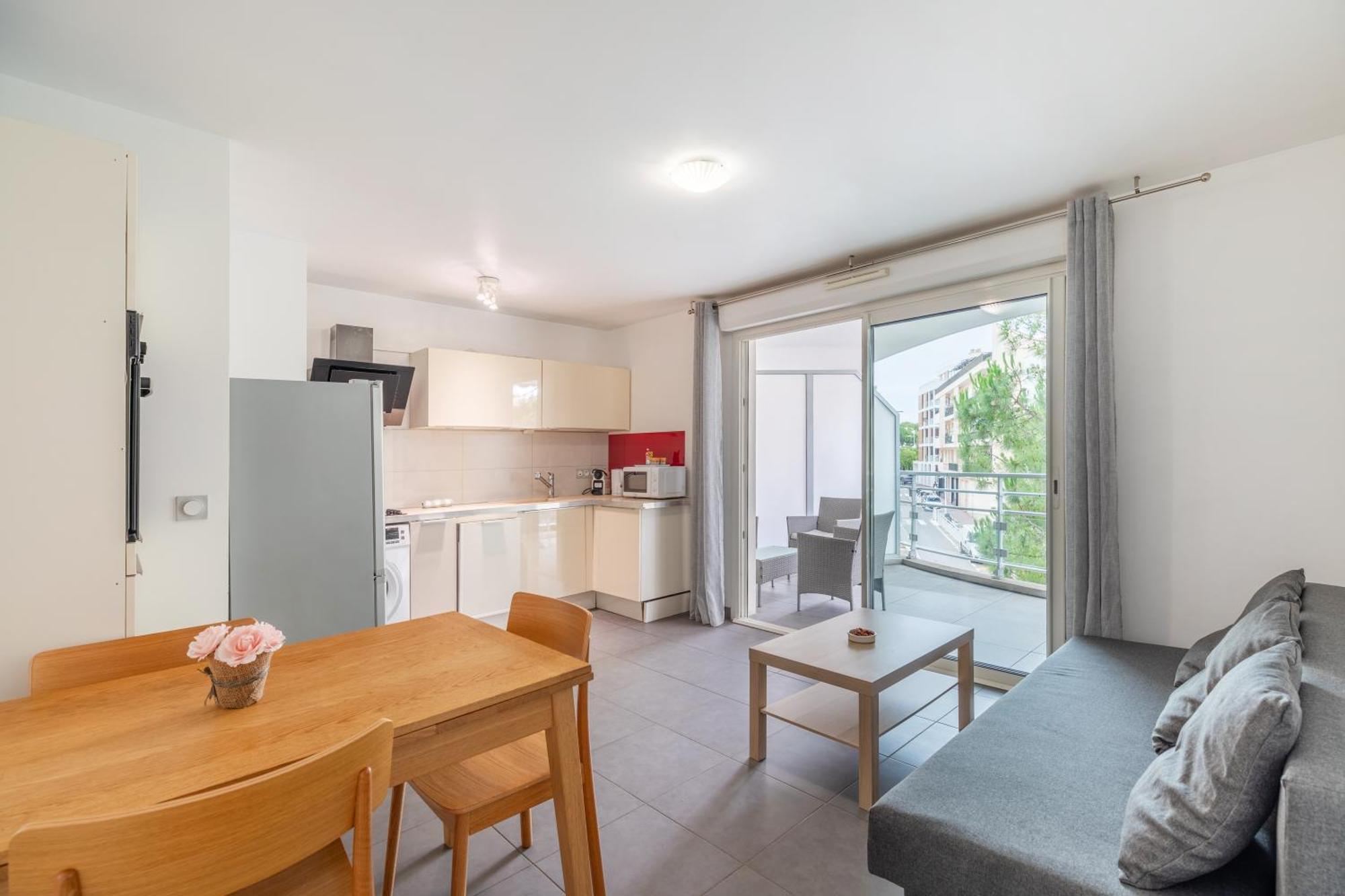 Le Printemps, Centre Juan Les Pins , 100M Des Plages, 70M De La Gare De Juan Les Pins 昂蒂布 外观 照片