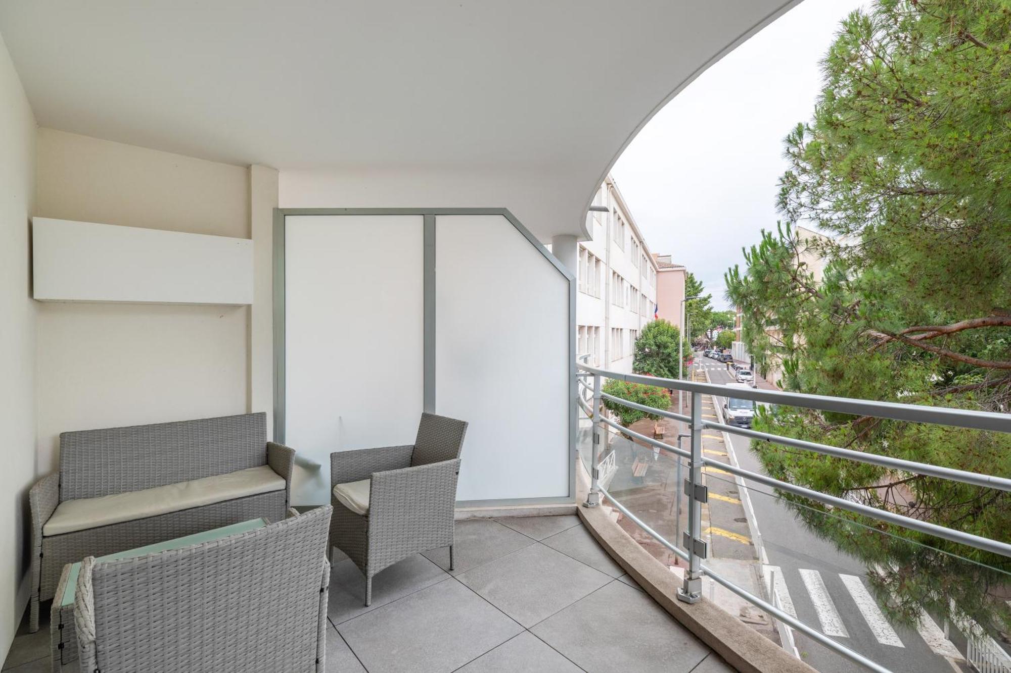 Le Printemps, Centre Juan Les Pins , 100M Des Plages, 70M De La Gare De Juan Les Pins 昂蒂布 外观 照片